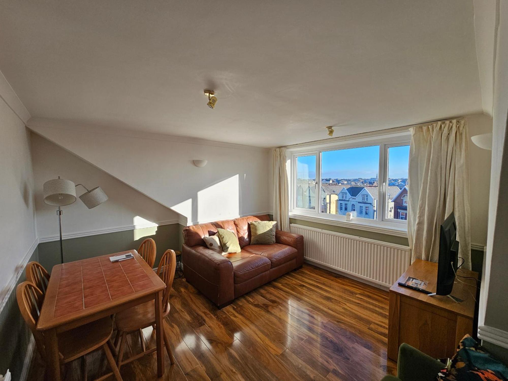 2 Bed Apartment Lakeside On The Promenade Southport Eksteriør billede