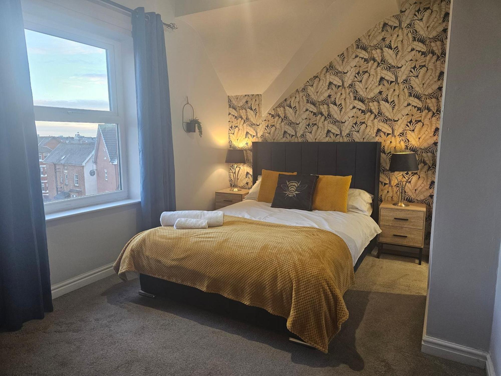 2 Bed Apartment Lakeside On The Promenade Southport Eksteriør billede